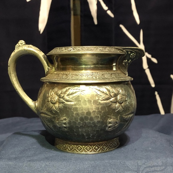 Middletown Plate, Quadruple Silver Plated Tea Set - Picture 15 of 16